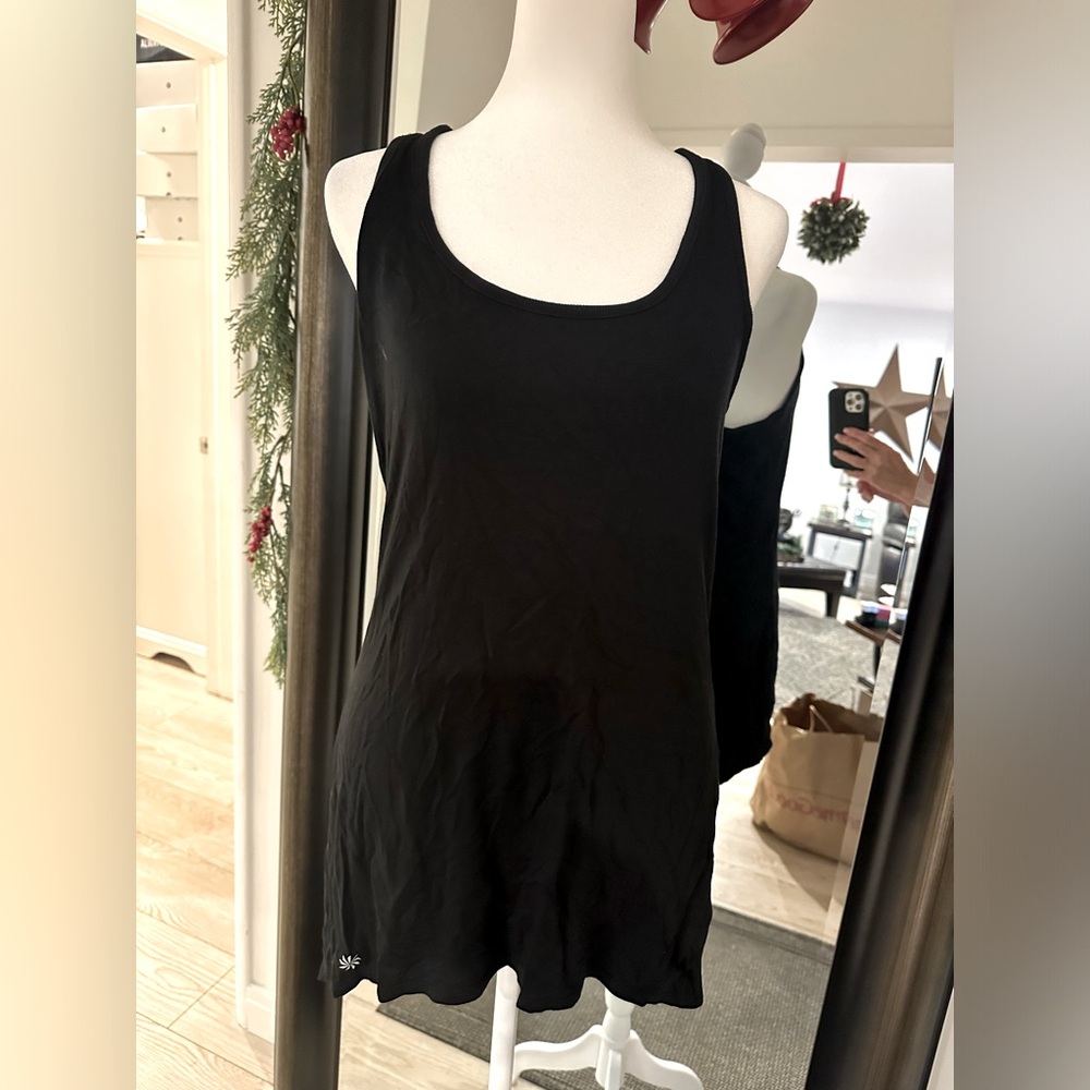 Athleta women’s size medium long tank. Never worn washed once